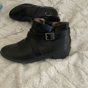 Life stride black bootie